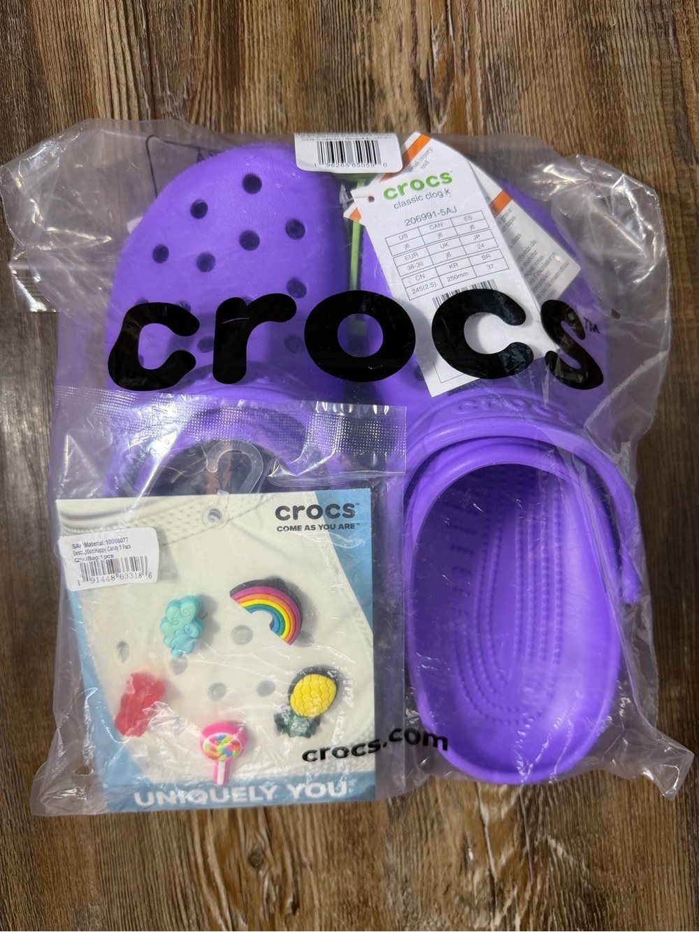 CROCS Kids Size 6 Classic Clog in Bright Purple with Accessories Pack of 5